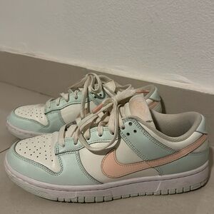 Wmns Dunk Low “Barely Green”